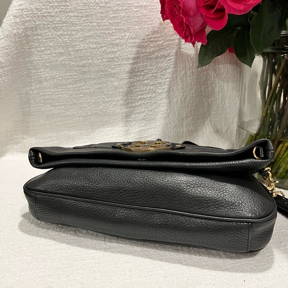 Beautiful Tory Burch Amanda Fold-Over Messenger Bag in large size - Picture 4 of 14